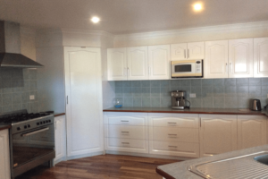 Kitchen of Bond Street managed by Dongara Holiday Homes