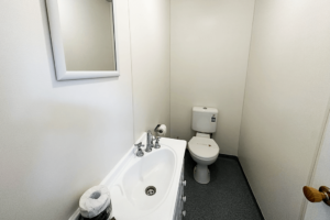 dongaraholidayhomes-leander-reef-holiday-park_unit35_toilet_new